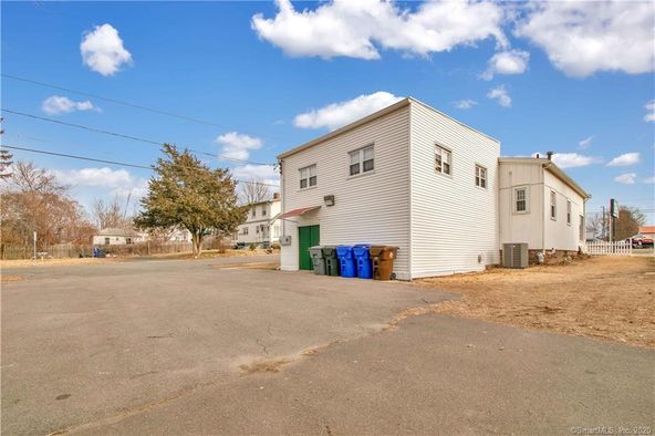 492 Enfield St, Enfield, CT 06082
